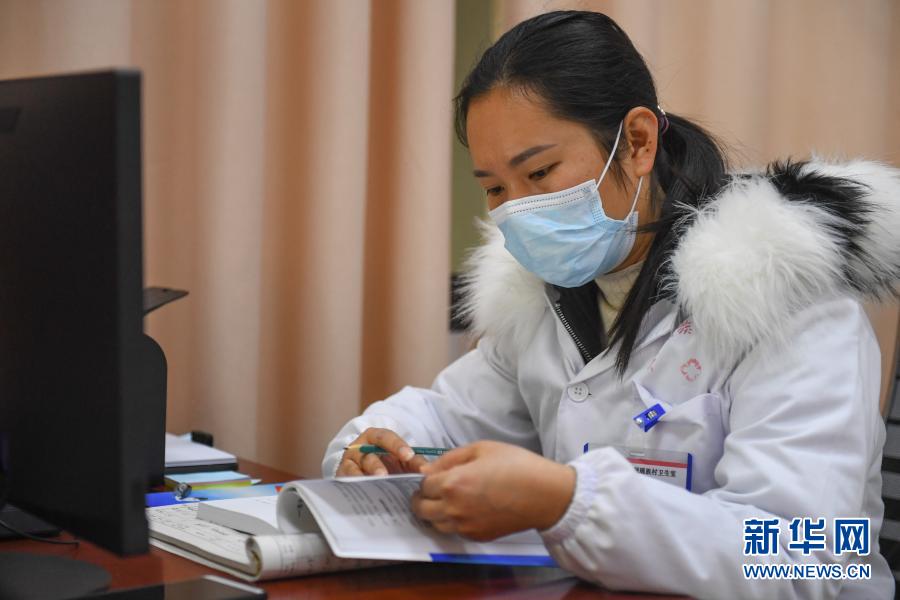 “80后”村医朱连梅：返乡做村民的“健康管家”
