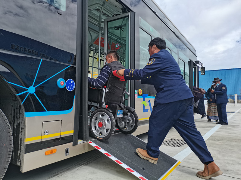 设轮椅专区 实现无障碍乘车 拉萨公交大站快线、直通车投运