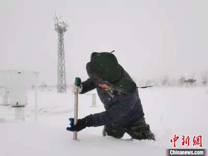 内蒙古通辽遭遇特大暴雪：学校停课 机场关闭