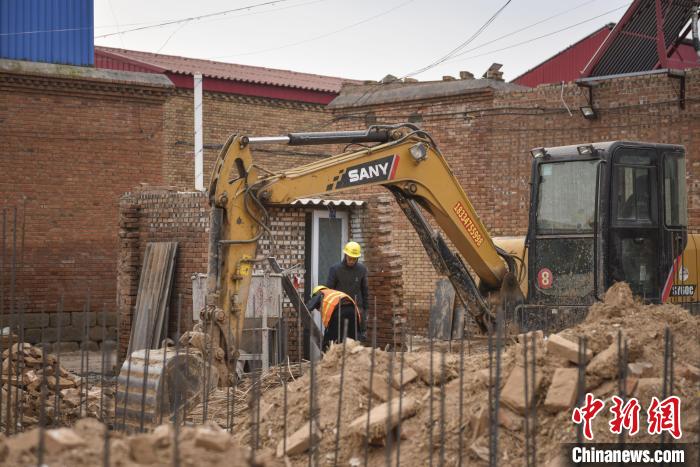 山西省清徐县闫家营村过洪致损农房重建现场。　苏航 摄