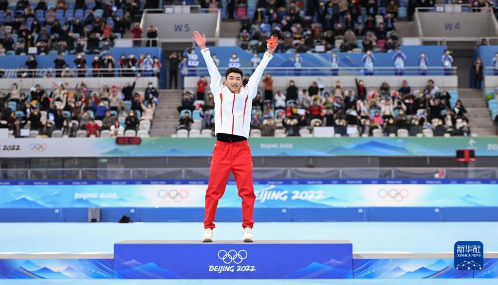 速度滑冰男子500米决赛：中国选手高亭宇夺冠